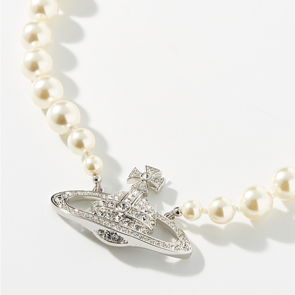 Vivienne Westwood Orb Crystal Pendant Pearl Necklace ✨ - Picture 4 of 8